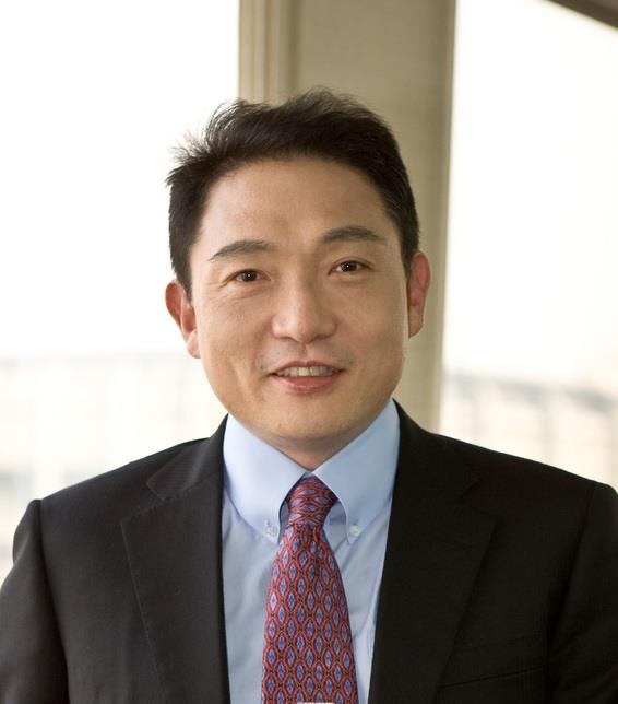 대웅제약, 지난해 어닝 서프라이즈...윤재승 회장 주도 \ AI 신약 기업\ 으로 글로벌 진출