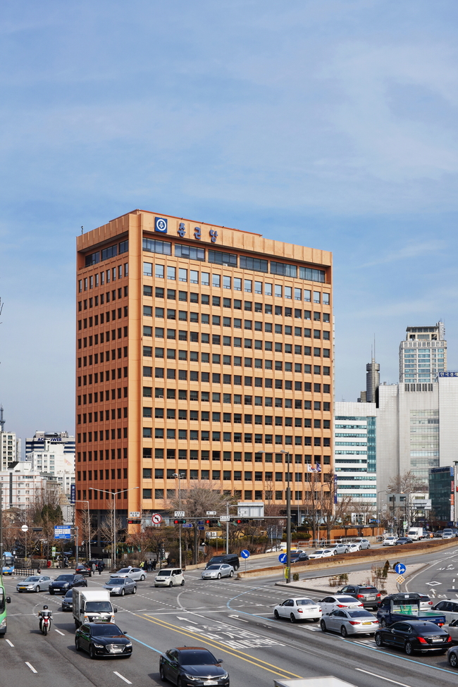 종근당, \ 큐리진\ 과 유전자치료제 ‘CA102’ 도입 계약 체결...특이 발현 종양 분자 이중표적