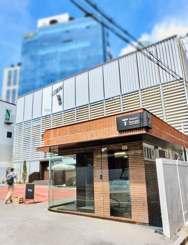 SKT, Z세대와 소통 플래그십 스토어 ‘T팩토리 성수’ 오픈