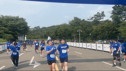 [체험기] 설레임RUN, 달리면서 열받는 대회…기자가 직접 뛰고 맞고 먹고