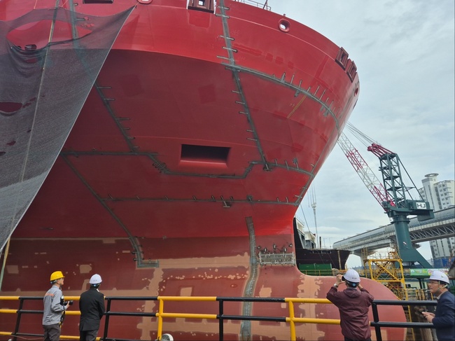 [현장]HJ중공업, \ 철의 심장\  80년 역사를 품은 영도조선소..\ 철의 DNA\  이어와