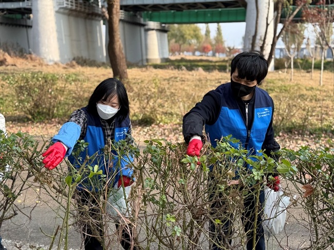 코레일네트웍스, 한강공원 시민숲 일대서 ‘한강지킴이 환경정화활동’ 실시