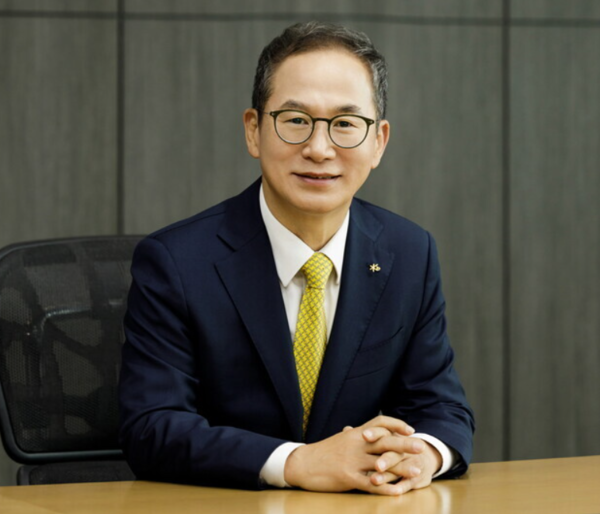 KB금융지주, \ 국민 배당주\  딛고 \ 글로벌 금융지주\  우뚝...사상 첫 PBR 1배 돌파