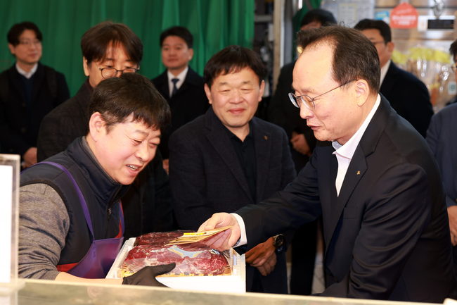 [더밸류 브리핑] 설 앞두고 금융사기 예방·15조 자금 공급...KB금융지주·KB국민은행