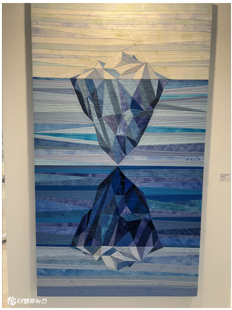 [현장] 웰컴저축은행, 사옥 로비에 펼쳐진 \ 섬유예술\ …바쁜 일상 속 \ 찰나의 여유\  제공