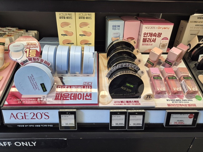 [현장] 홍대에 뜬 \ 라떼 아트\  커피차... 올리브영 입점 기념 \ AGE20’S CAFÉ\  무빙 팝업
