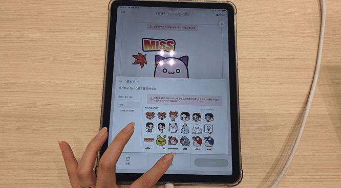 [현장] 넥슨, 석촌호수에 \ 거대 주황버섯\  띄웠다…롯데월드타워 일대 점령한 메이플