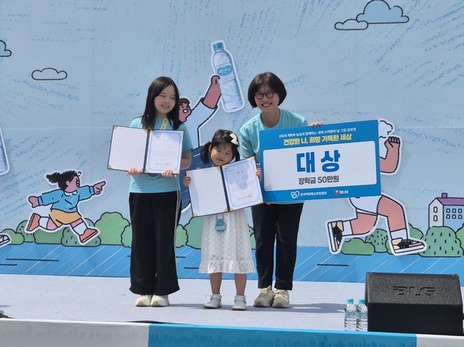 [현장] 소아암 환아들을 응원하는 파란 물결... 농심 백산수 제1회 ‘심심런’ 성료