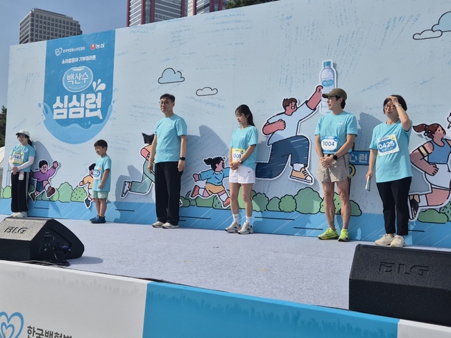 [현장] 소아암 환아들을 응원하는 파란 물결... 농심 백산수 제1회 ‘심심런’ 성료