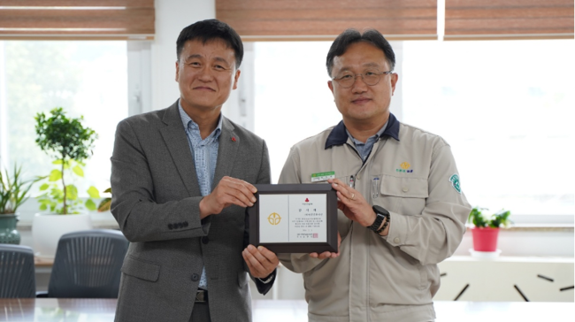 영풍, 국제표준 보안체계 구축·13억 기부…디지털 신뢰와 지역 상생 강화