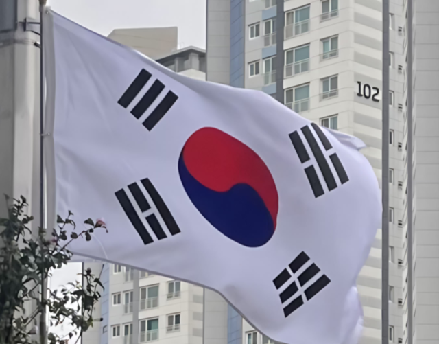 장병 오가는 용산역에 \ 군장점\  열었다…신한은행, 병사부터 간부까지 \ 군 금융\  지원 확대