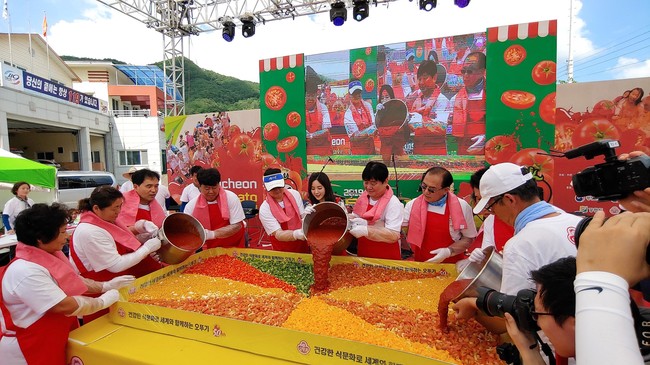 오뚜기, ‘2024 제20회 화천 토마토축제’ 후원...특산물 토마토 주제로 체험·전시·공연 눈길