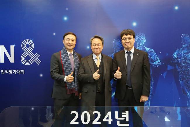 신한카드, ‘비움과 채움’ 통한 미래 혁신 의지 다져...2024 업적평가대회 개최