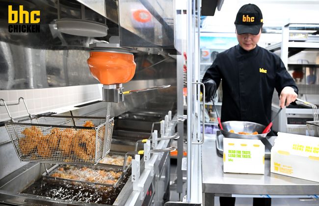 bhc 치킨, ‘튀봇’ 도입 매장 전국 22개로 확대...가맹점 만족도↑