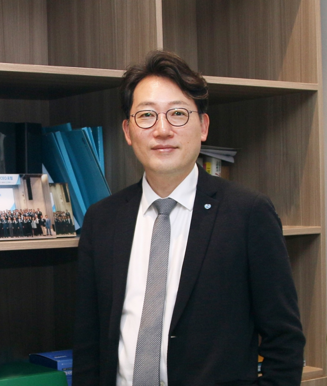 휴온스 윤상배 대표, \ 제10회 중견기업인의 날\  대통령 표창 수상
