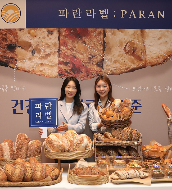 파리바게뜨 \ 파란라벨\ , 출시 한 달 만에 120만개 판매... 건강빵 시장 석권