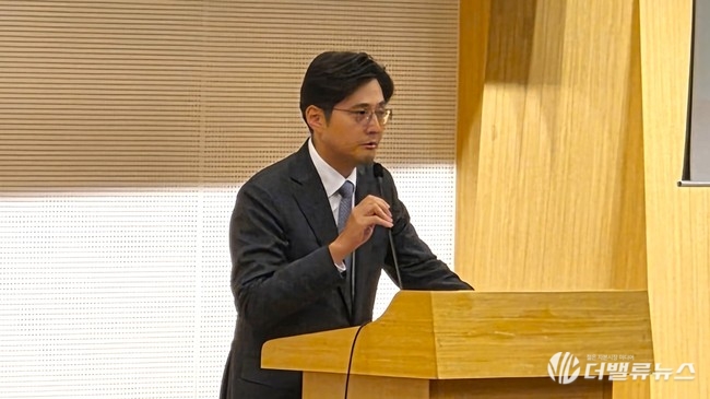 [현장] 자산 토큰화 시대 美는 달리는데 韓은 이제 \ 첫발\ ...RWA 시장이 넘어야 할 ‘네 개의 벽’